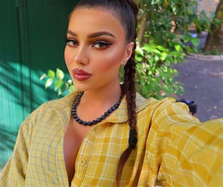 
Alina Becker Height, Weight, Net Worth, Age, Birthday, Wikipedia, Who, Nationality, Biography 